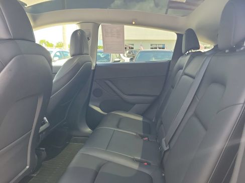 Used 2022 Tesla Model Y Long Range AWD/4WD image 10
