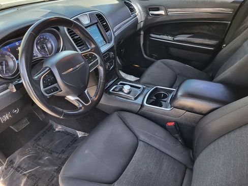 Used 2019 Chrysler 300 Touring w/ Sport Appearance Package image 8