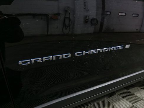 Used 2022 Jeep Grand Cherokee Limited 4xe image 7