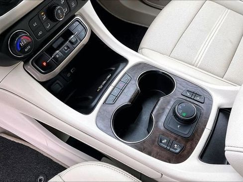 Used 2022 GMC Acadia Denali AWD/4WD image 14