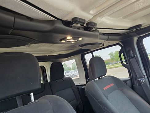 Used 2019 Jeep Wrangler Unlimited Rubicon AWD/4WD image 13