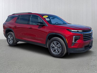 Used 2025 Chevrolet Traverse LT