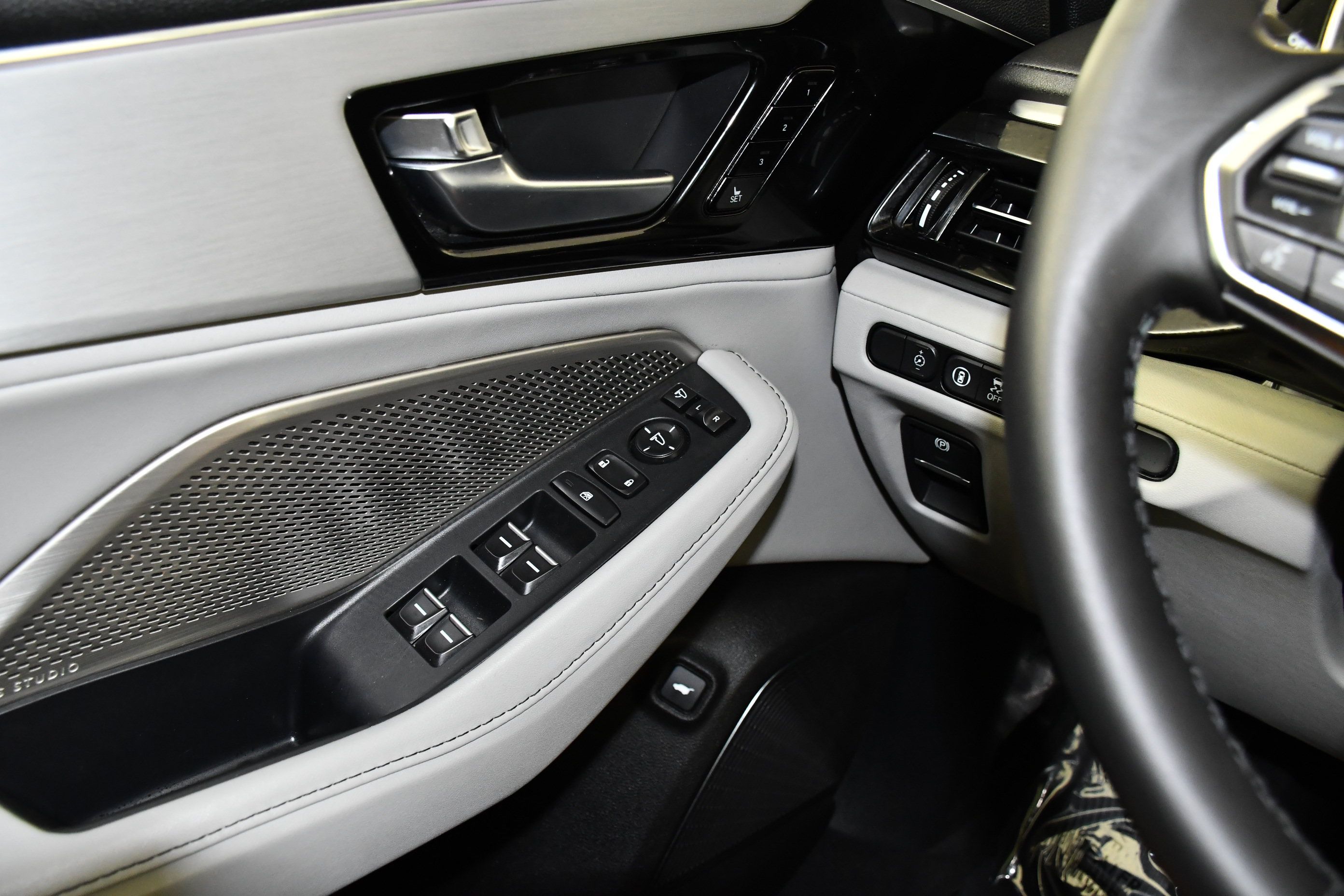Used 2024 Acura MDX w/ Technology Package AWD/4WD image 32
