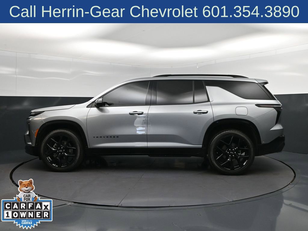 Used 2026 Chevrolet Traverse RS w/ LPO, Floor Liner Package FWD image 4