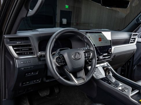 Used 2025 Lexus GX 550 image 17