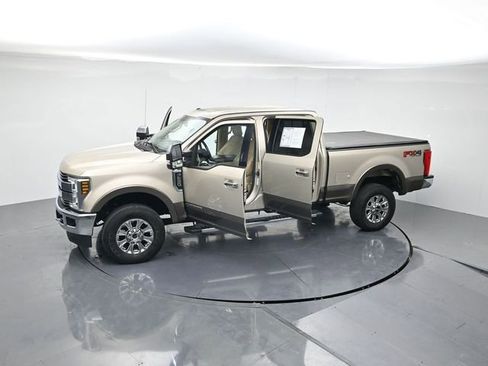 Used 2018 Ford F250 Lariat w/ Chrome Package image 45