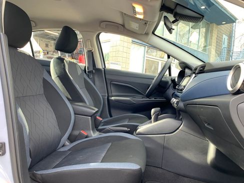 Used 2025 Nissan Versa SV w/ Trunk Package image 34