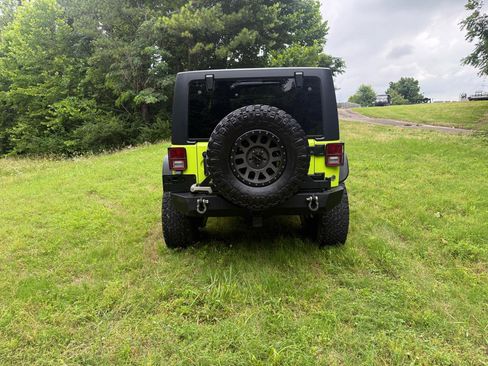 Used 2017 Jeep Wrangler Unlimited Rubicon w/ Connectivity Group AWD/4WD image 6
