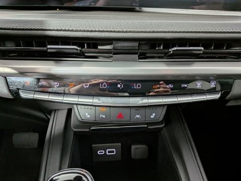 Certified 2024 Cadillac XT4 Premium Luxury w/ Cold Weather Package image 23