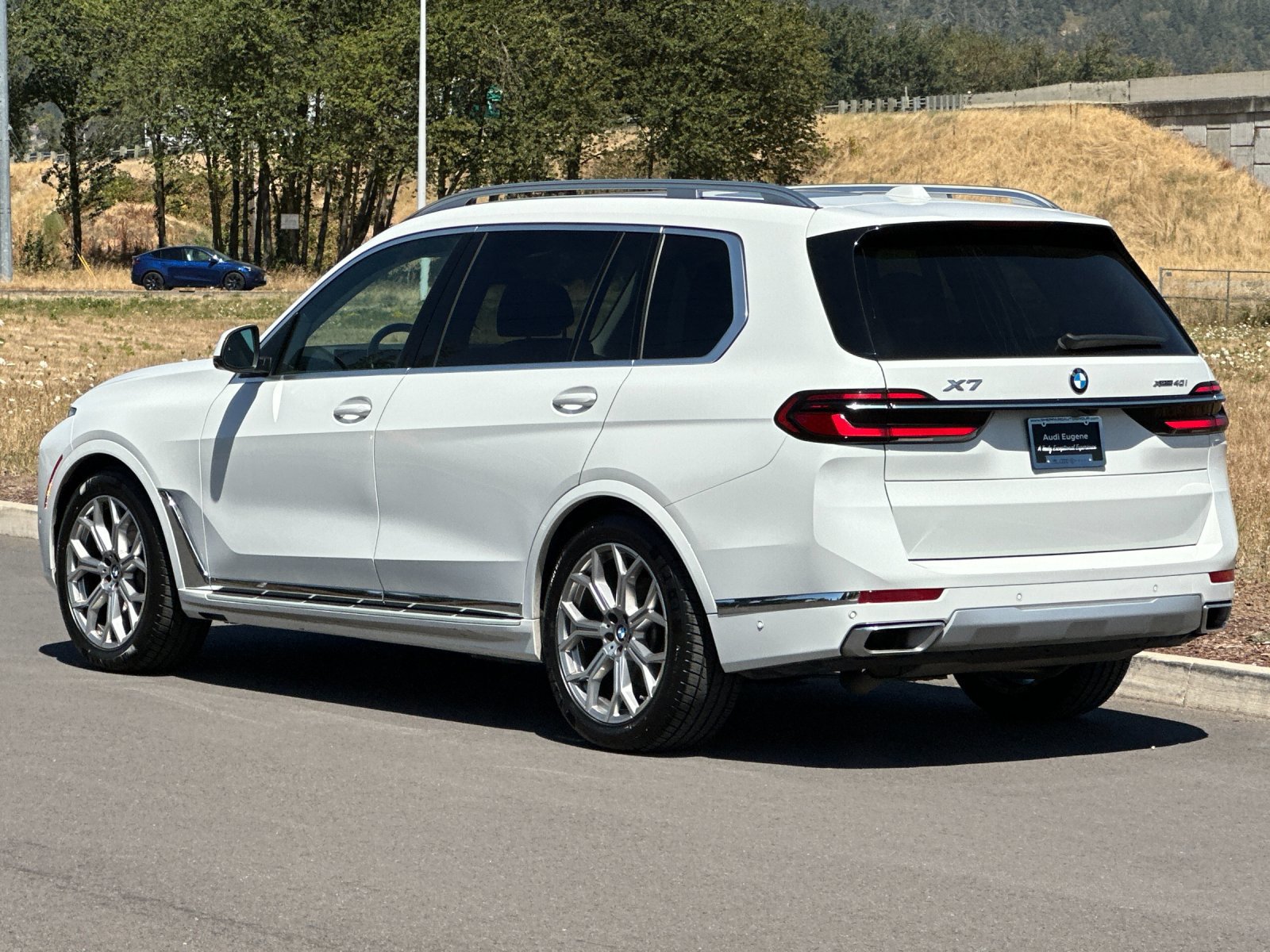 Used 2025 BMW X7 xDrive40i w/ Premium Package AWD/4WD image 5