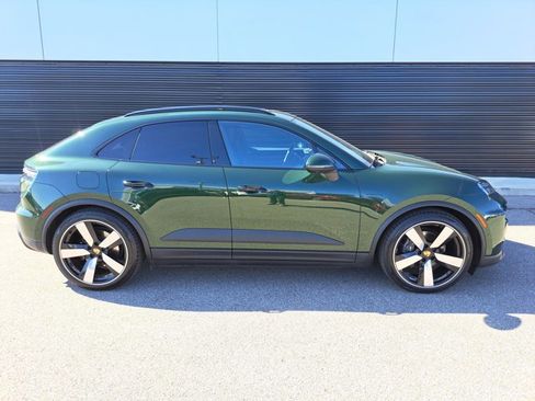 Certified 2025 Porsche Macan 4 Electric image 8