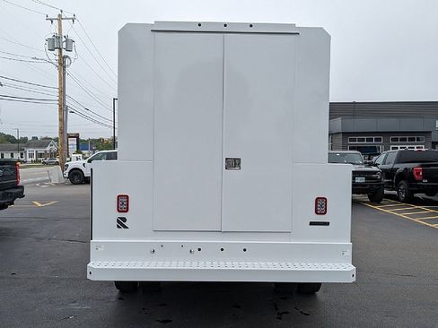 New 2025 Ford F550 4x4 Regular Cab Super Duty image 5