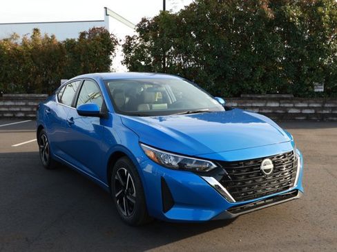 Used 2024 Nissan Sentra SV image 3