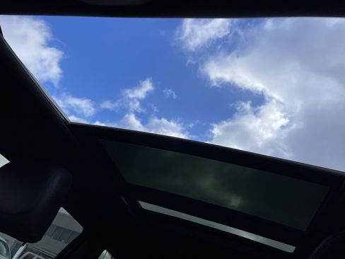 Used 2020 Chrysler Pacifica Touring-L image 15