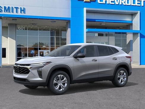 New 2026 Chevrolet Trax LS image 2