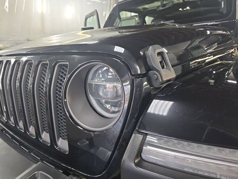 Used 2021 Jeep Wrangler Unlimited Sahara AWD/4WD image 30