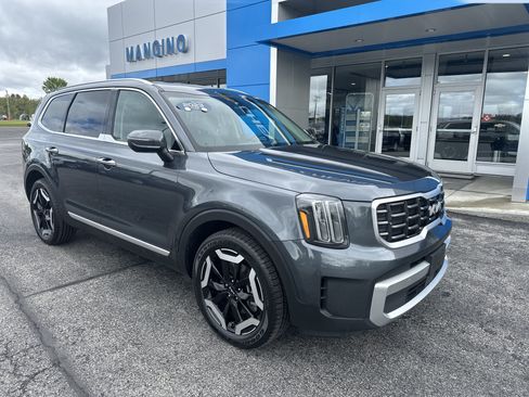 Used 2023 Kia Telluride S AWD/4WD image 2
