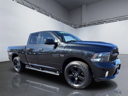 Used 2017 RAM 1500 Express w/ Black Ram 1500 Express Group image 9