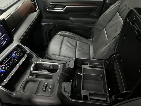 Used 2025 GMC Sierra 3500 Denali w/ Denali Reserve Package image 39