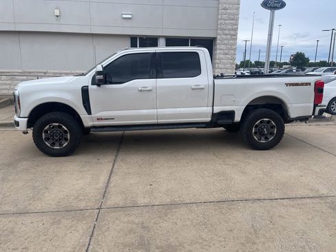 Used 2023 Ford F350 Lariat w/ Lariat Ultimate Package AWD/4WD image 3