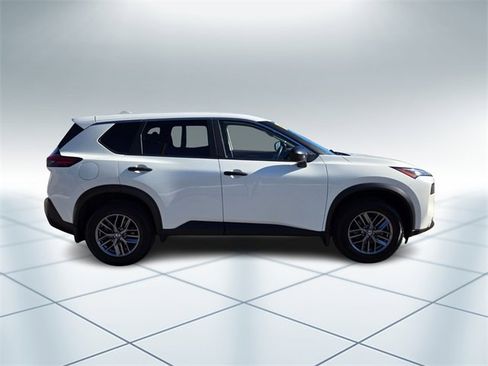 Used 2021 Nissan Rogue S image 3