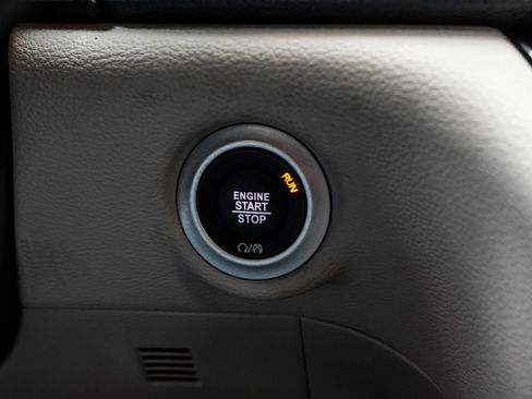 Used 2023 Chrysler Pacifica Limited image 29