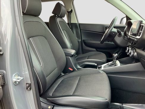 Used 2023 Hyundai Venue Limited FWD image 26