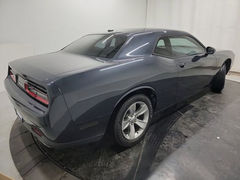 Used 2016 Dodge Challenger SXT image 9