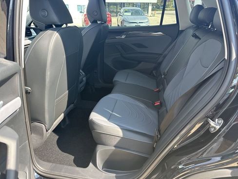 New 2025 Volkswagen Tiguan SE image 24