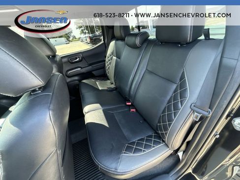 Used 2017 Toyota Tacoma TRD Sport AWD/4WD image 24