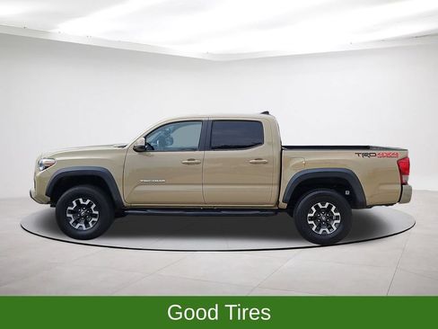Used 2016 Toyota Tacoma TRD Off-Road w/ Premium & Technology Package AWD/4WD image 4