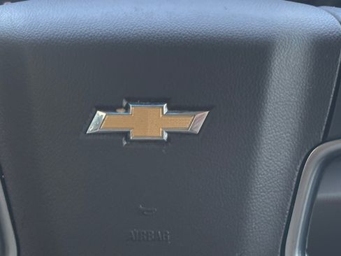 Used 2018 Chevrolet Suburban LT image 12