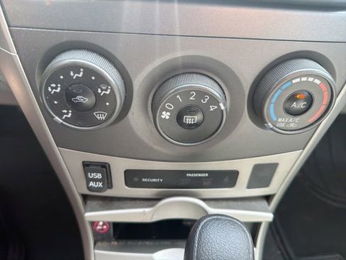 Used 2013 Toyota Corolla LE FWD image 9