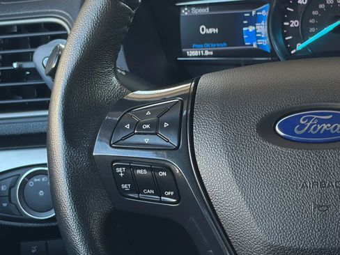 Used 2018 Ford Explorer XLT w/ Equipment Group 202A image 32