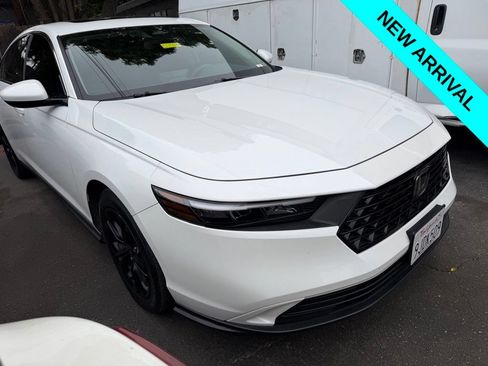 Used 2023 Honda Accord EX image 2
