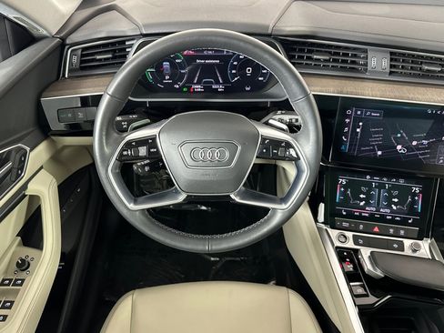 Used 2022 Audi e-tron Premium w/ Convenience Plus Package image 13