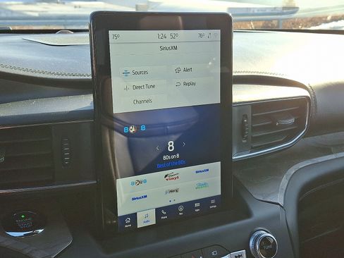 Used 2020 Ford Explorer Platinum w/ Premium Technology Package image 19