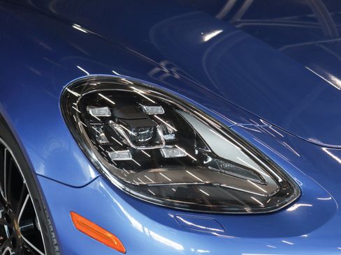 Used 2018 Porsche Panamera image 29