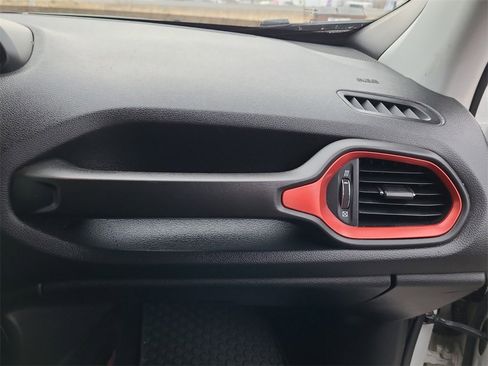 Used 2023 Jeep Renegade Trailhawk image 16