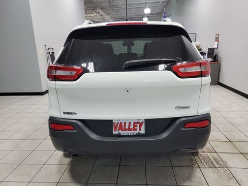 Used 2018 Jeep Cherokee Latitude Plus image 13