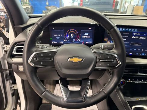 Used 2025 Chevrolet Traverse LT AWD/4WD image 21