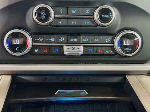 Used 2024 Ford Expedition Limited image 24