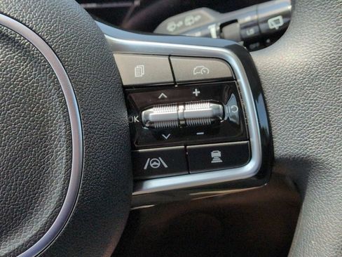 Certified 2025 Kia Sorento LX FWD image 29