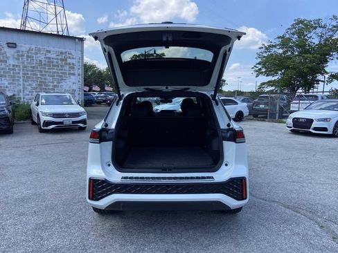 Used 2025 Volkswagen Tiguan SE R-Line AWD/4WD image 29
