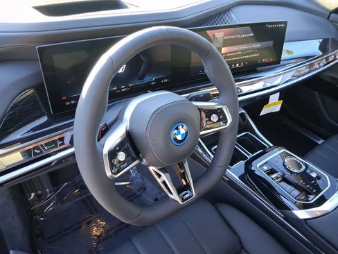 Used 2026 BMW i7 xDrive60 w/ Premium Package AWD/4WD image 4