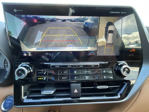 Used 2020 Toyota Highlander Platinum AWD/4WD image 24