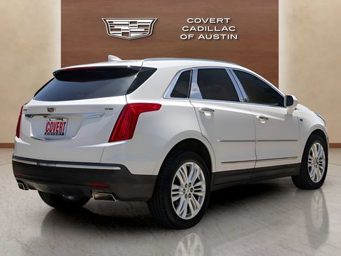 Used 2017 Cadillac XT5 Premium Luxury FWD image 4