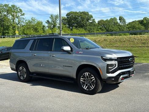 Used 2025 Chevrolet Suburban Z71 AWD/4WD image 2