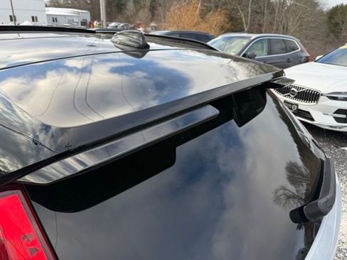 Certified 2022 Volvo XC40 P8 Recharge Ultimate image 17