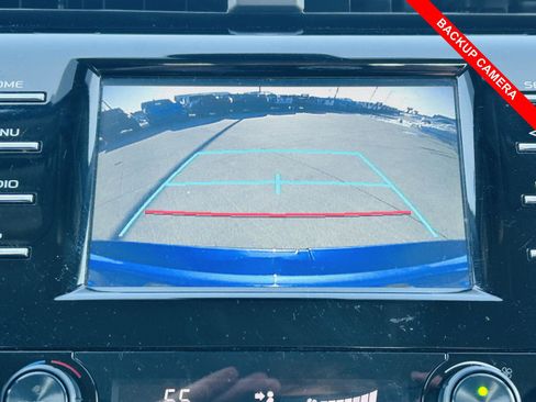 Used 2019 Toyota Camry SE image 7